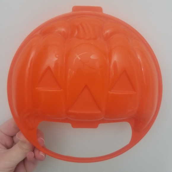Mattel Other - EUC 1997 Blockbuster Halloween bucket, w jack o'lantern lid!
